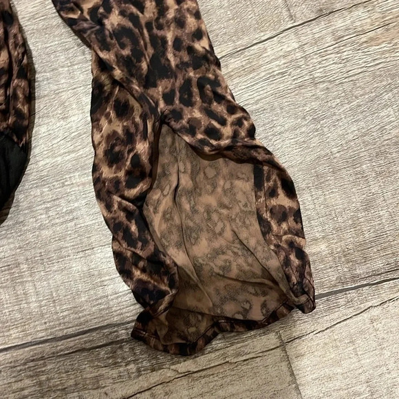 NWT!! Good American - Flowing Faux Wrap Leopard Bodysuit - Size 0 - Picture 6 of 8